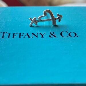 Tiffany & Co. Paloma Picasso 925 Sterling Silver Heart Arrow Kiss Earring